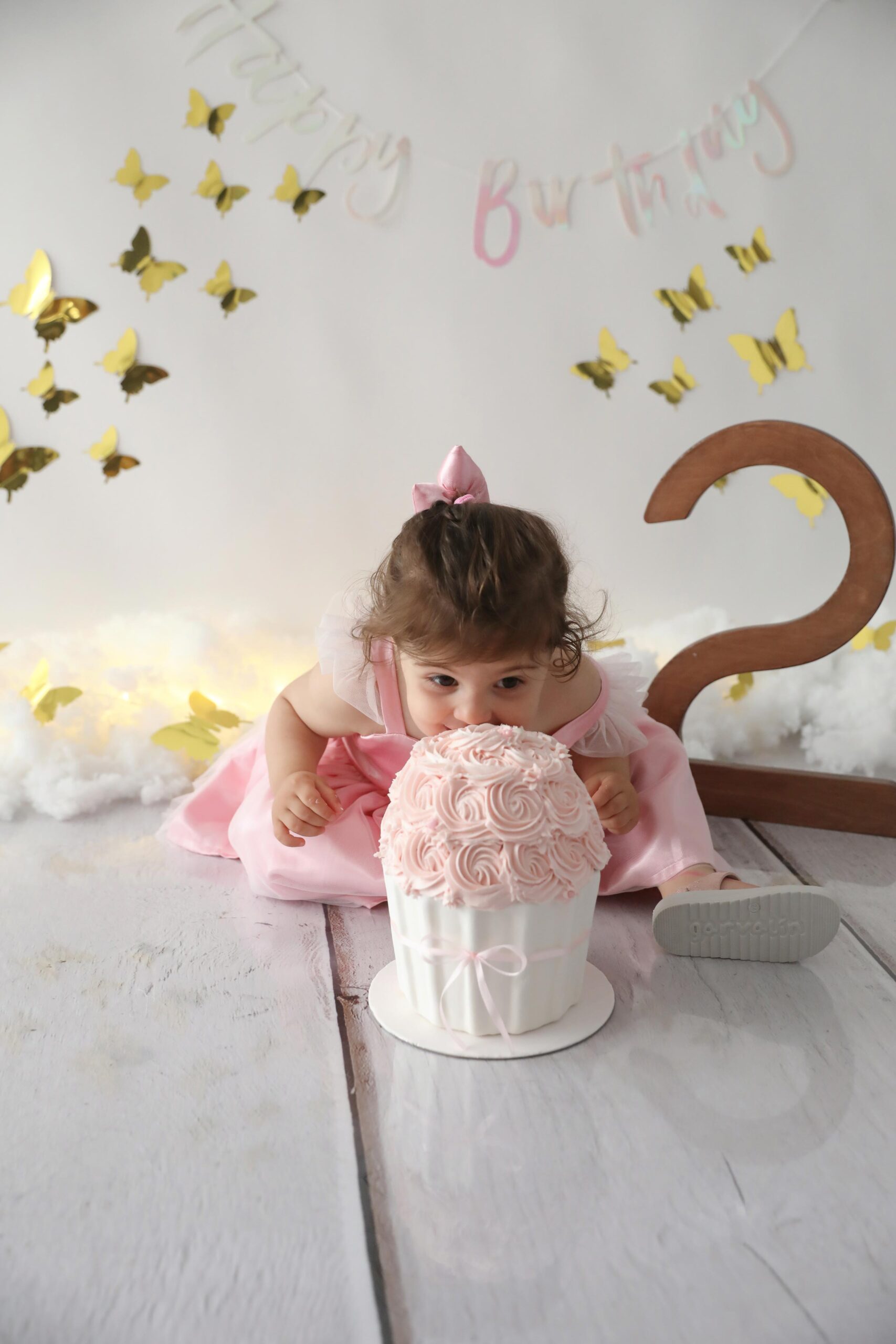 φωτογραφία γενεθλίων Alexia's newborn cake smash photo
